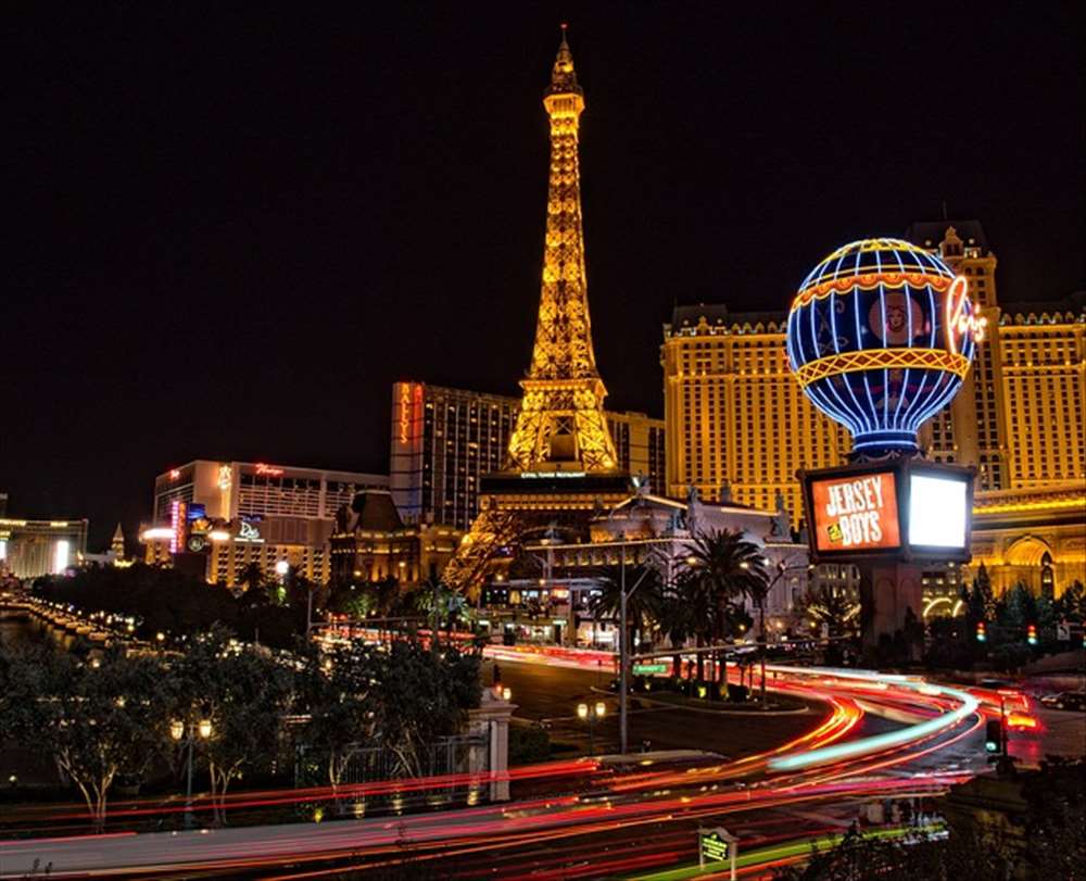 Sur la Seine, une Nuit de Rêve : L'Éclat et le Frisson des Soirées Casino Flottantes