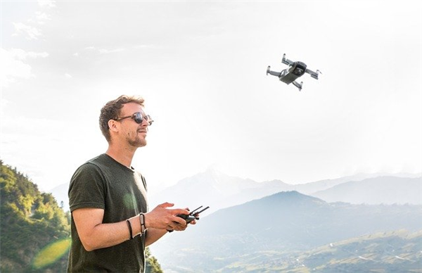 Faire appel à un pilote de drone pour produire un film d’action?