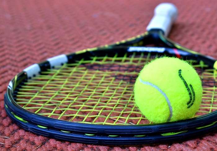 Quels sont les accessoires les plus appropriés pour jouer au tennis??